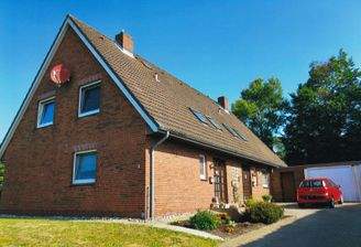 Zweifamilienhaus mit 2 Garagen.jpg