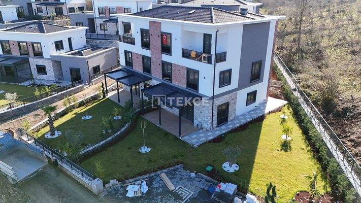 Sea View Houses Intertwined the Nature in Trabzon