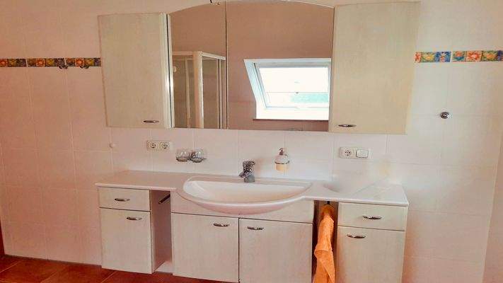 Spiegelschrank Elternbad OG