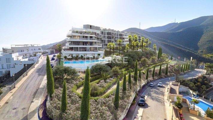 Flats with Large Terraces and Sea Views in Torrox Costa