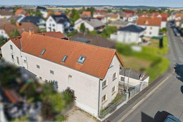 Hausansicht seitlich von links vorne