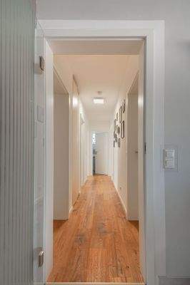 Flur zu den weiteren 4 Zimmern