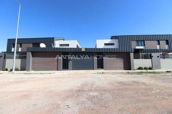 4-Bedroom Property with Pool and Garden in Döşemealtı Antalya