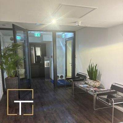 Wartebereich mit Pflanzen