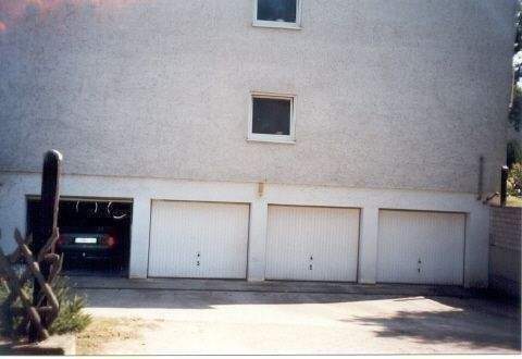 Tiefgaragen mit Zufahrt