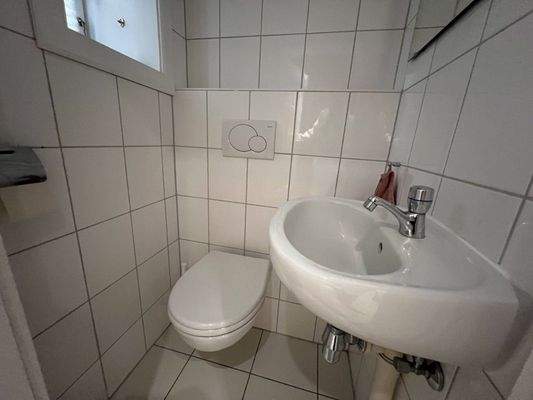 Haus-Gießen-Tiefenweg 5-Gäste WC