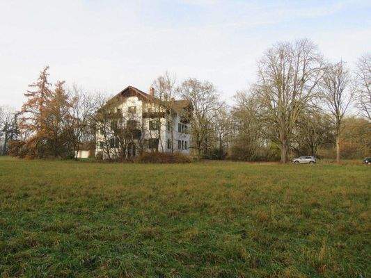 Jagdschloss in Alleinlage