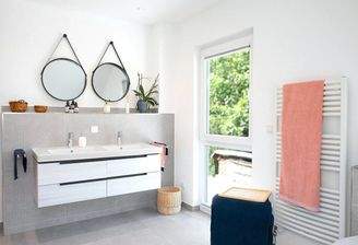 Modernes Badezimmer