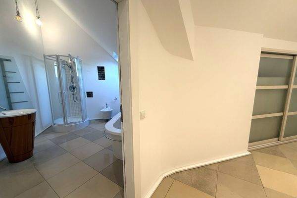 Flur mit hochwertigem Stauraumkonzept