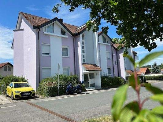 Fassade frisch renoviert.