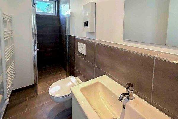 Neu modernisiertes Badezimmer in der Einliegerwohnung (1.OG)