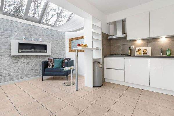 Küche mit Hochtisch 