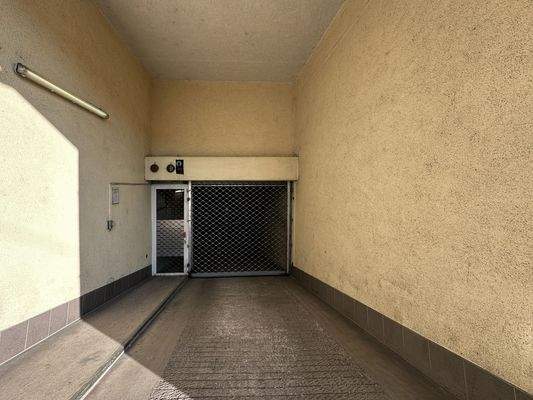 Tiefgarage (Zufahrt)