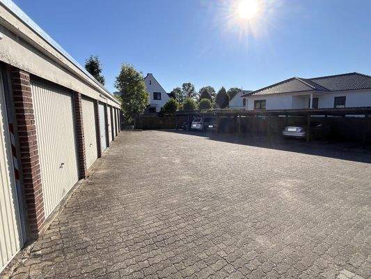 Garagen + Carportstellplätze