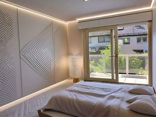 Schlafzimmer mit Zugang zum Balkon