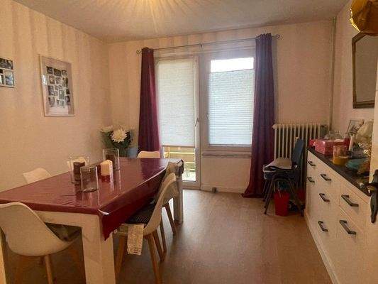 Esszimmer mit Zugang Balkon