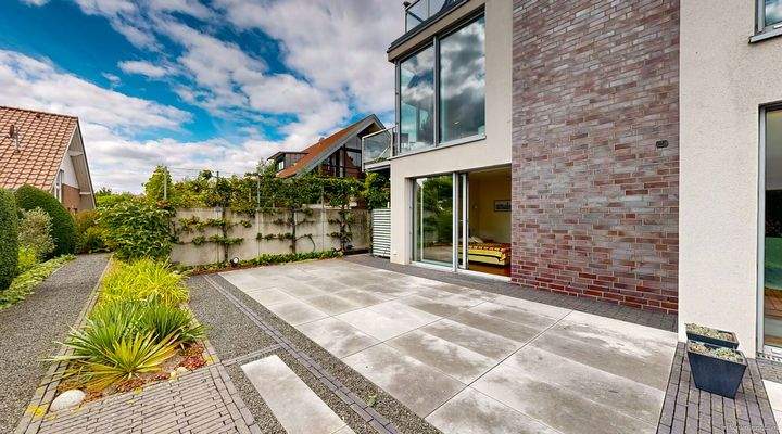 Blick zum Schlafzimmer im Untergeschoss