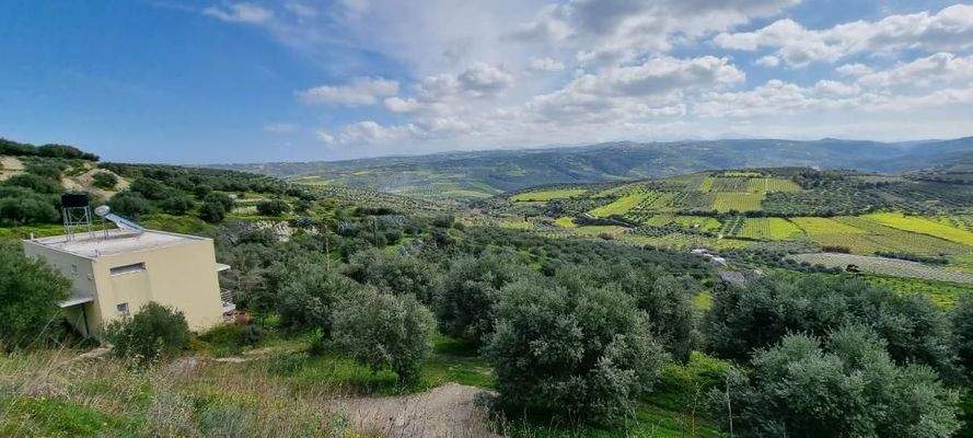 Kreta, Skalani: Gebäude mit 2 Wohnungen in toller Lage zu verkaufen