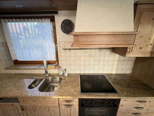 Küche mit Granitarbeitsplatte