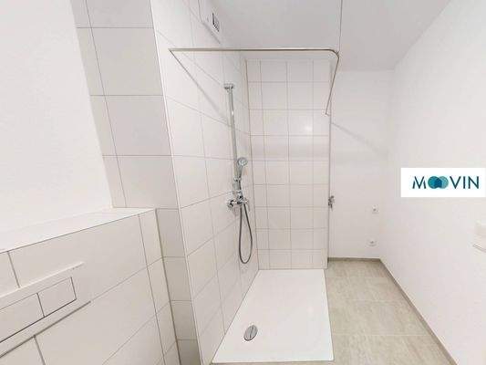 Badezimmer mit Walk-In-Dusche