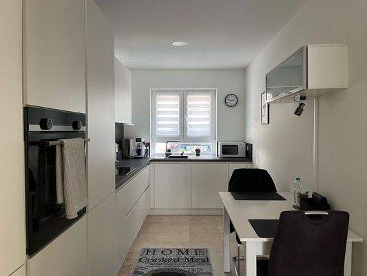 Einbauküche mit Sitzplatz