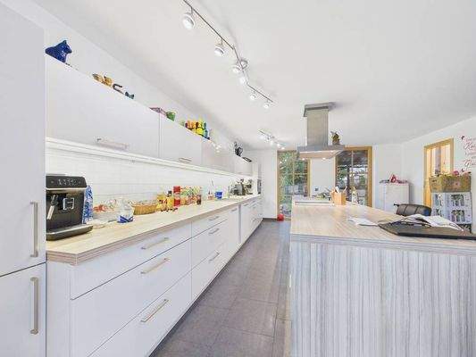 CAM03647G0-PR0090-STILL032-thumbnail-h750-70