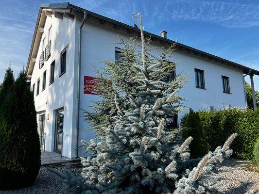 Hausansicht Straßenseit-Gewerbeseite