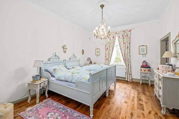 Erdgeschoss Gästezimmer mit Ankleide