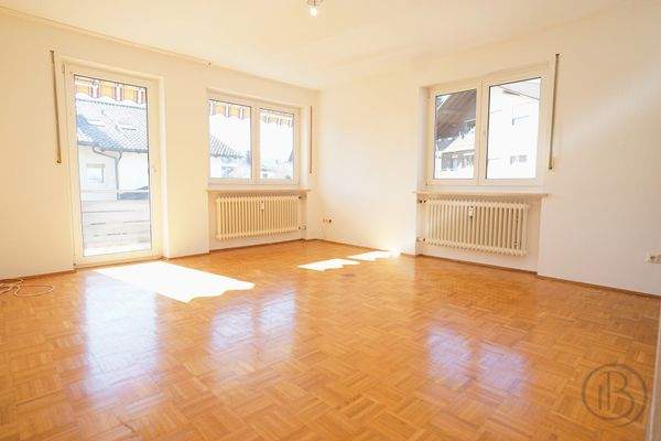 Wohnzimmer mit Balkonzugang WHG 2