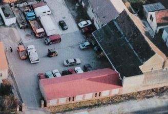 Rechter Gebäudekomplex