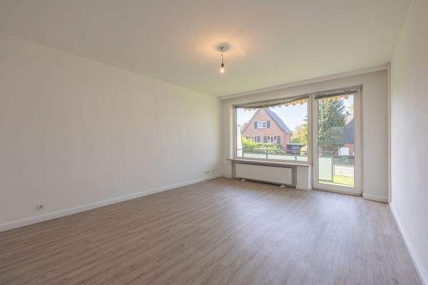 Wohnzimmer mit Balkon