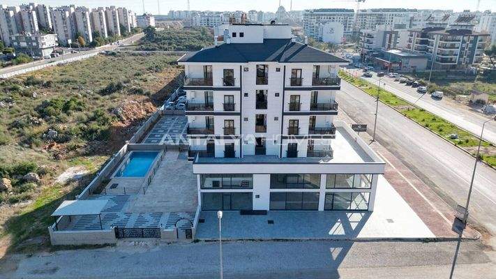 Flat in a Complex with Pool Near Antalya City Hospital in Kepez
