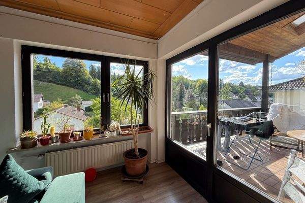 Lichtdurchflutetes Wohnzimmer