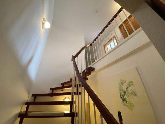 24) Erdgeschoss: Treppenhaus vom Erdgeschoss zum D