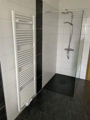 mit bodentiefer Dusche