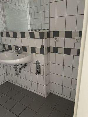 Bad: Platz für die Waschmaschine