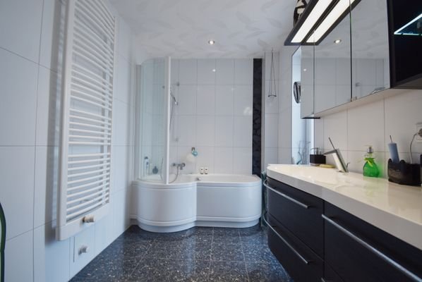 Badezimmer EG