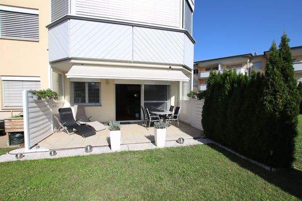 Traumhafte, neuwertige 3 Zi Gartenwohnung mit 400m² Eigengarten in Waidmannsdorf mit Tiefgarage