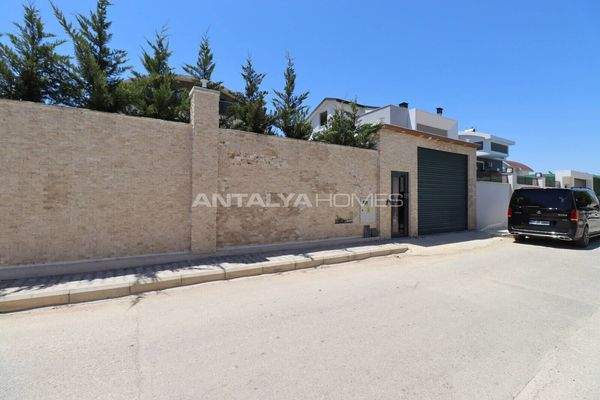 5 Bedroom House with Pool and Garden in Belek
