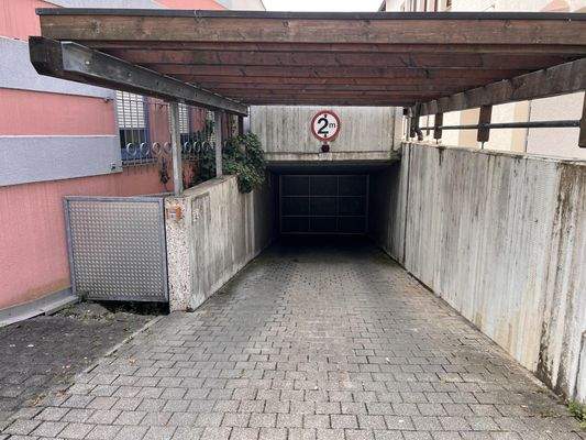 Einfahrt in die Tiefgarage