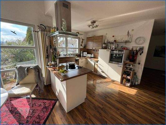 Küche mit Kochinsel