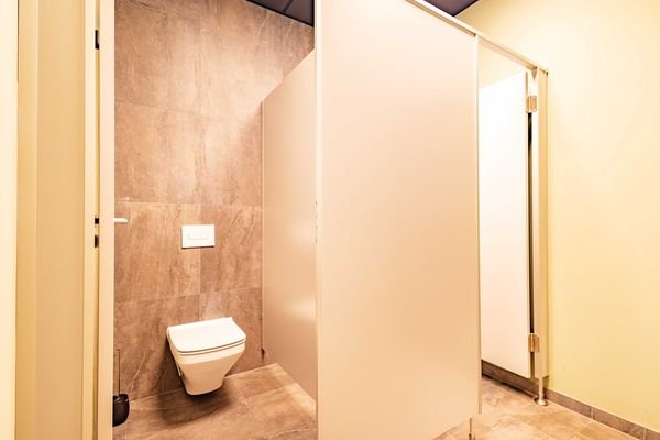 separates WC