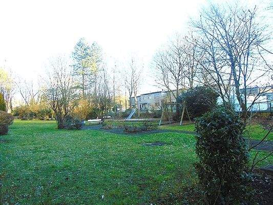 Grünanlage hinter dem Haus.jpg