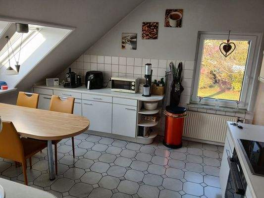 Moderne helle Küche