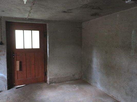 Keller mit Zugang zum  Garten