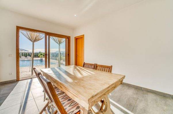 Das praktische Poolhaus mit separatem WC