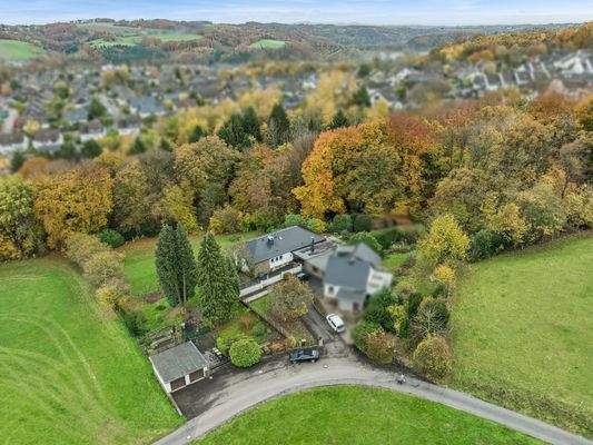 Anwesen mit Garten und Wald