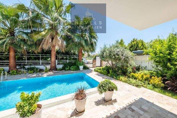 Außenterrasse am Pool (1)