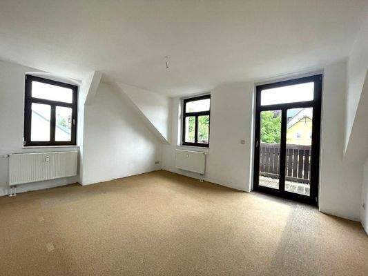 Wohnzimmer mit Balkon WE 5