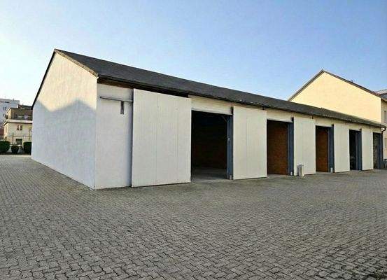 Hallen-Frontansicht von links, elektrische Rolltore geöffnet, #3633